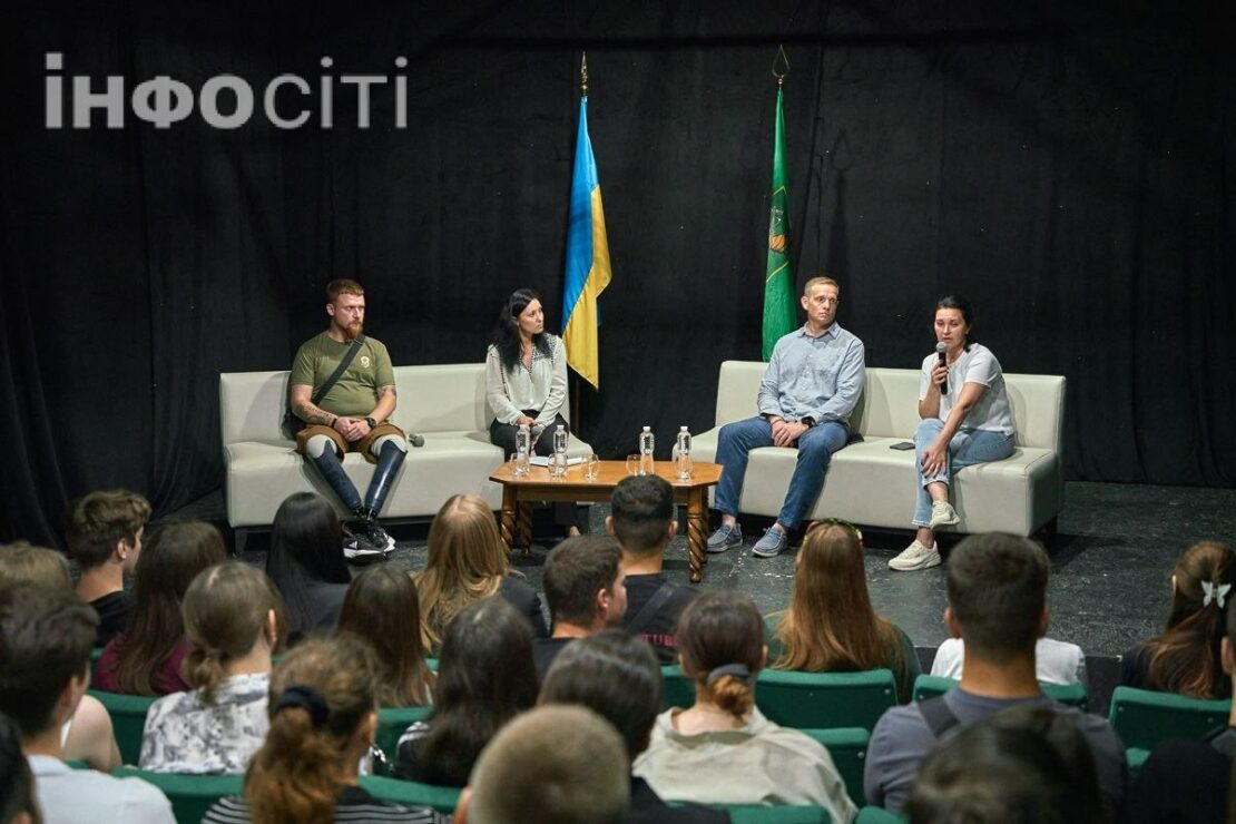 Молодь Харкова почула історії тих, хто пройшов полон (фото)
