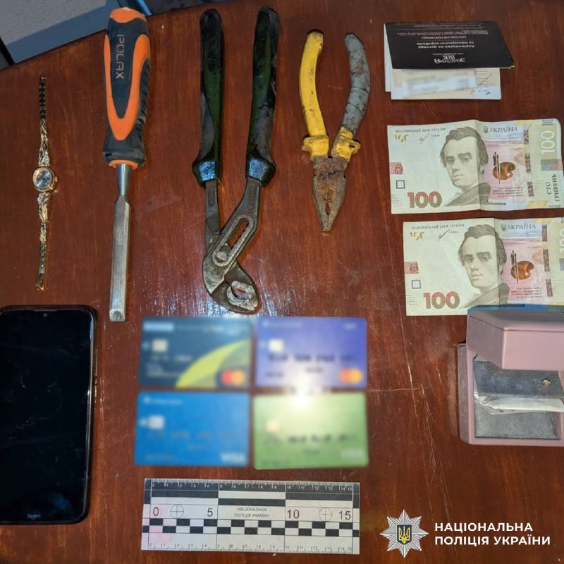 На Харківщині зловмисник обікрав приватний будинок (фото)
