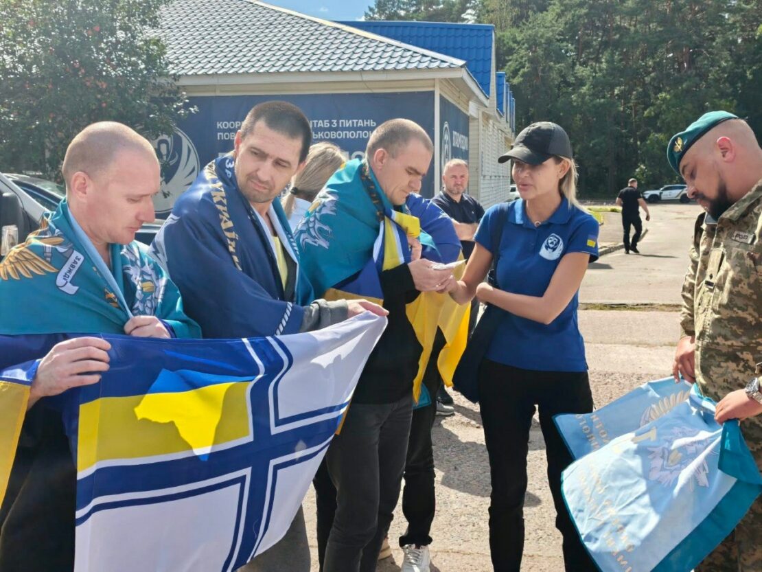 З полону повернулися 10 українських захисників (фото)