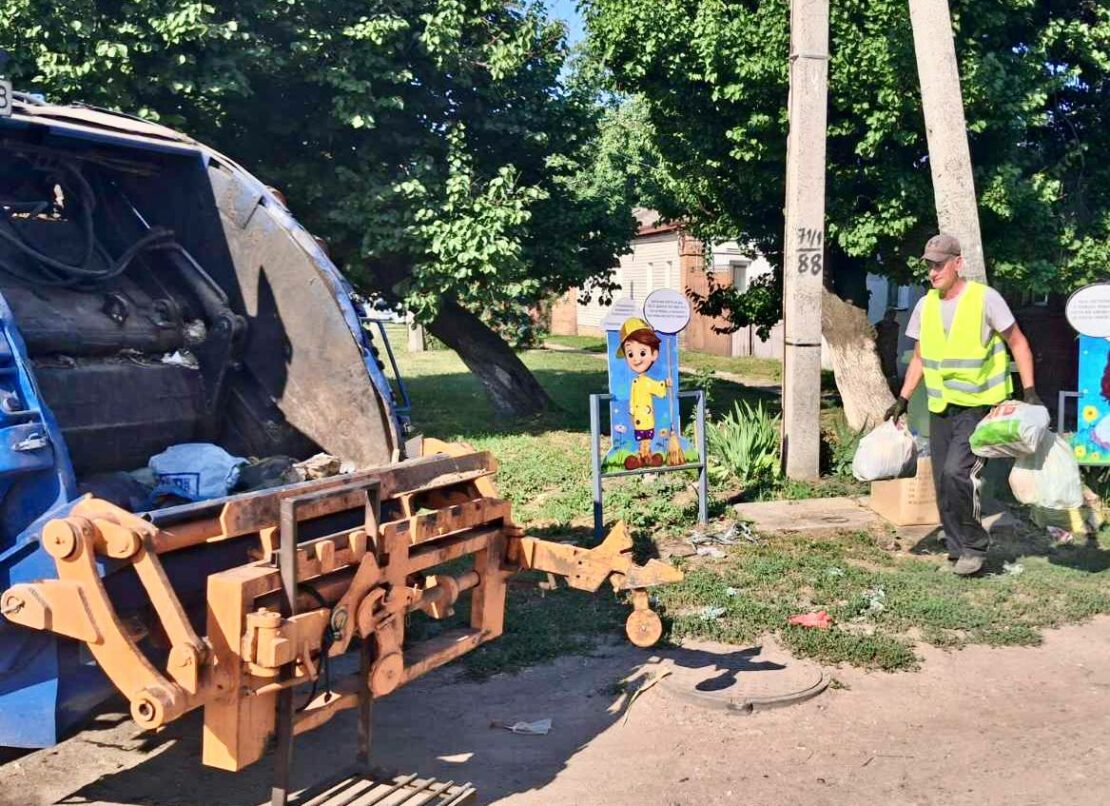 Харківські комунальники наводять лад у приватному секторі (фото)