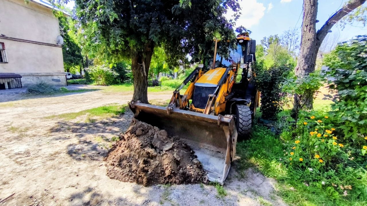 На вулицях Харкова працюють понад 220 робітників КП "Шляхрембуд"