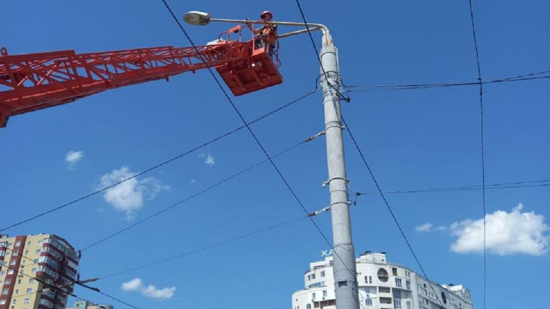 У Харкові упорядковують вуличне освітлення
