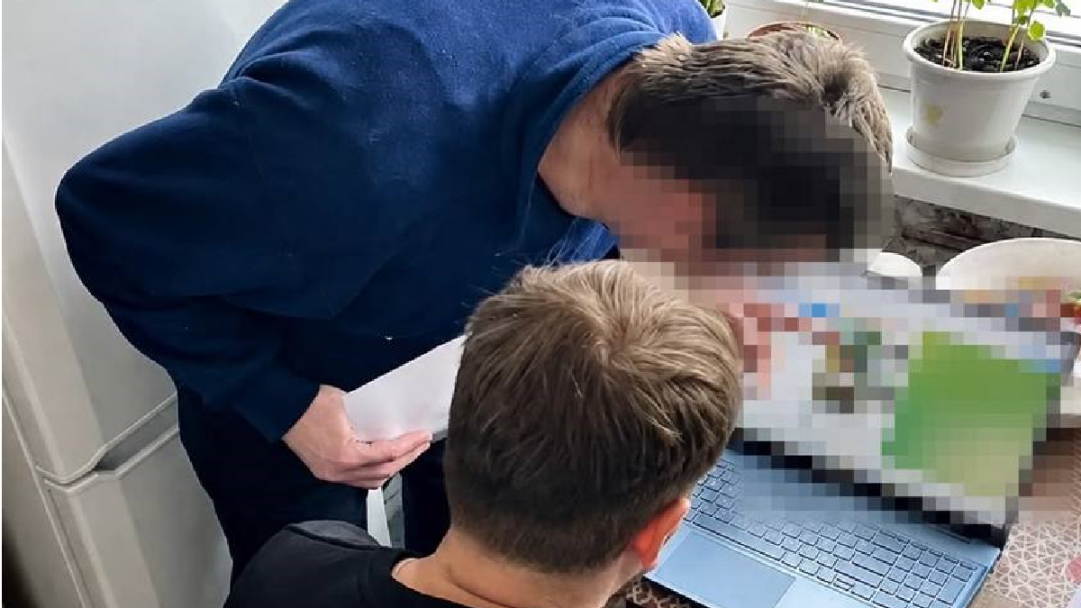 Мешканець Харкова виманював у людей гроші під виглядом зборів для ЗСУ