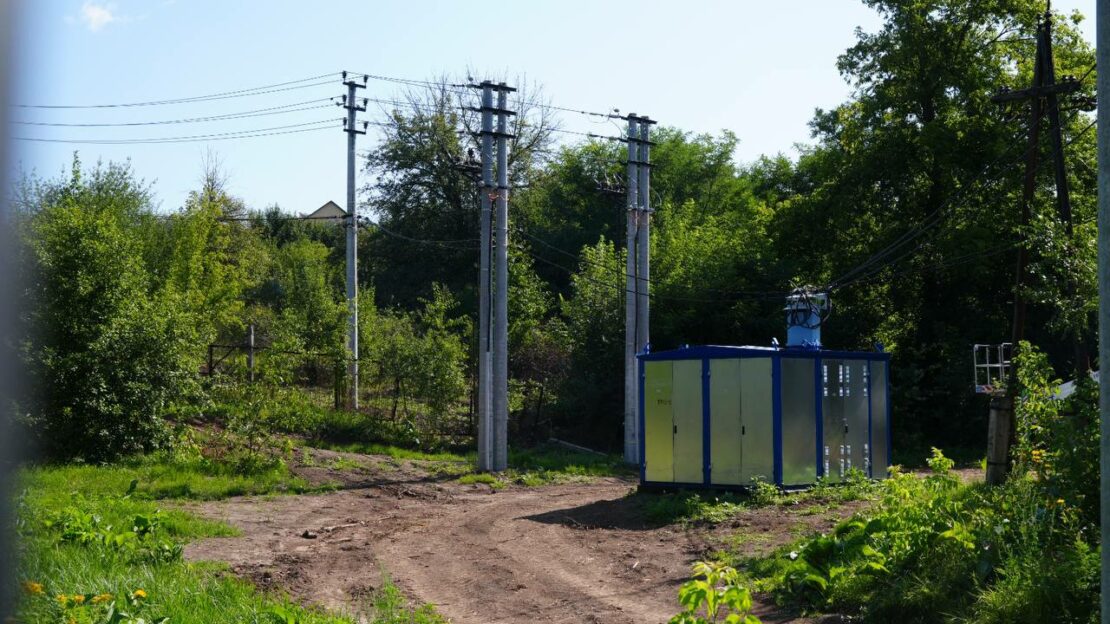 У передмісті Харкова реконструювали електричні мережі (фото)
