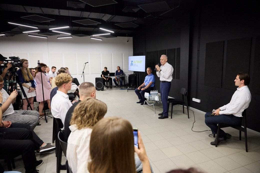 Ігор Терехов зустрівся зі студентами та аспірантами закладів вищої освіти Дніпра (фото)