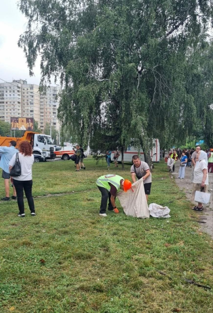 У Салтівському районі усувають наслідки ворожої атаки (фото)