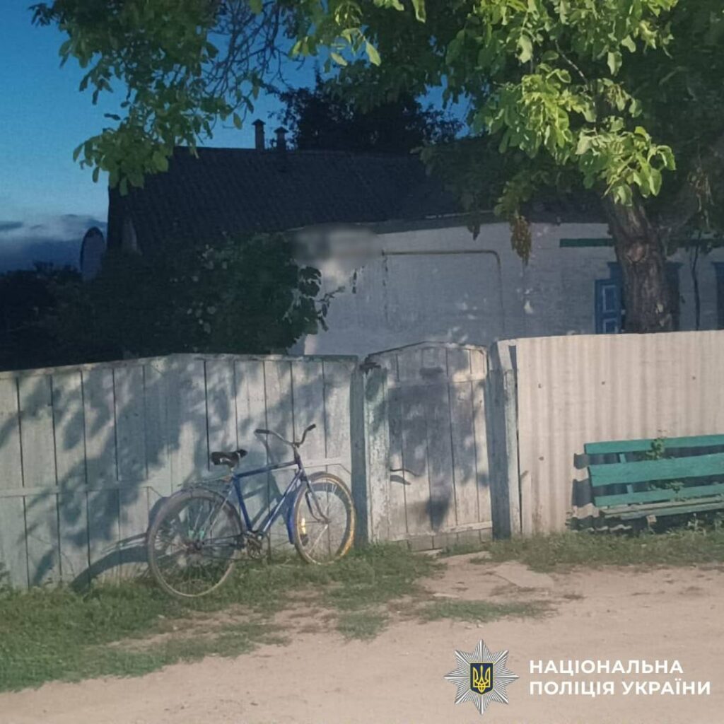 На Балаклійщині 41-річний чоловік з ножем напав на співмістян 
