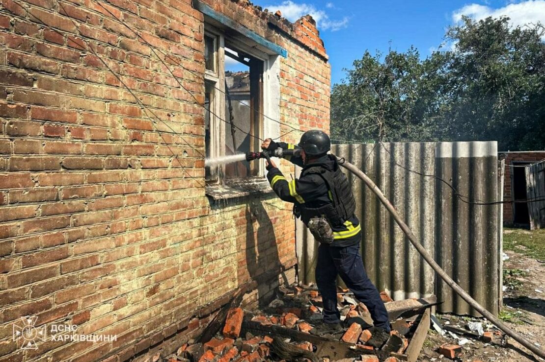 Російський дрон атакував житловий будинок у Золочеві (фото)