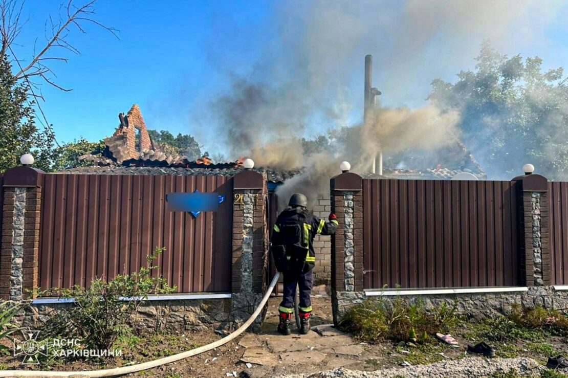 Російський дрон атакував житловий будинок у Золочеві (фото)