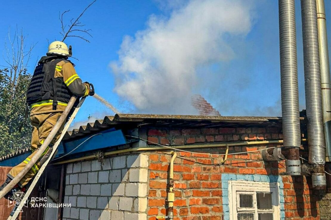 Російський дрон атакував житловий будинок у Золочеві (фото)