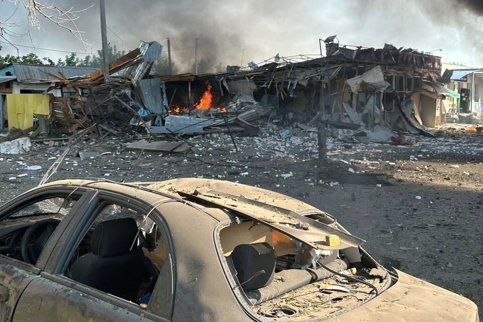 Армія рф вдарила по Печенігах на Харківщині: загинули 10 людей (фото)