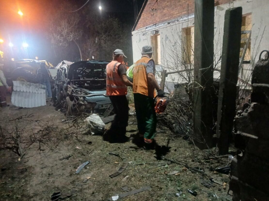 В Основ’янському районі усувають наслідки обстрілу (фото)