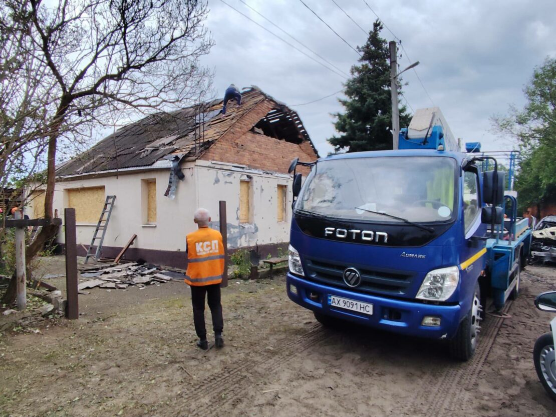 В Основ’янському районі усувають наслідки обстрілу (фото)