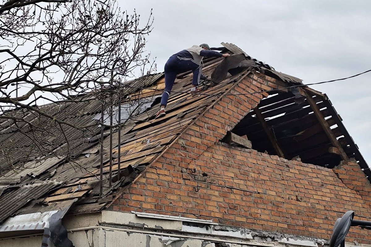 В Основ’янському районі усувають наслідки обстрілу (фото)