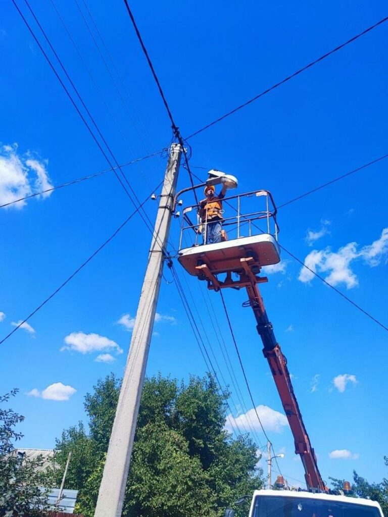 У Харкові упорядковують вуличне освітлення (фото)