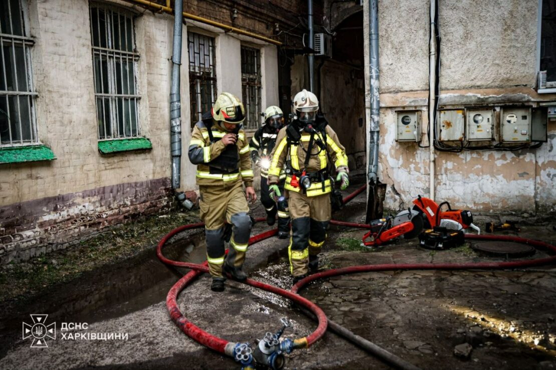ДСНС гасили пожежу в офісній будівлі на Полтавському Шляху 5 годин