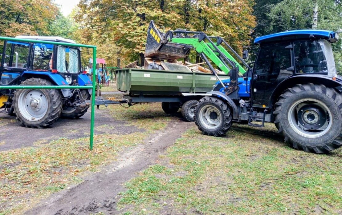 Тиждень прибирання: як харківські комунальники наводять лад у дворах