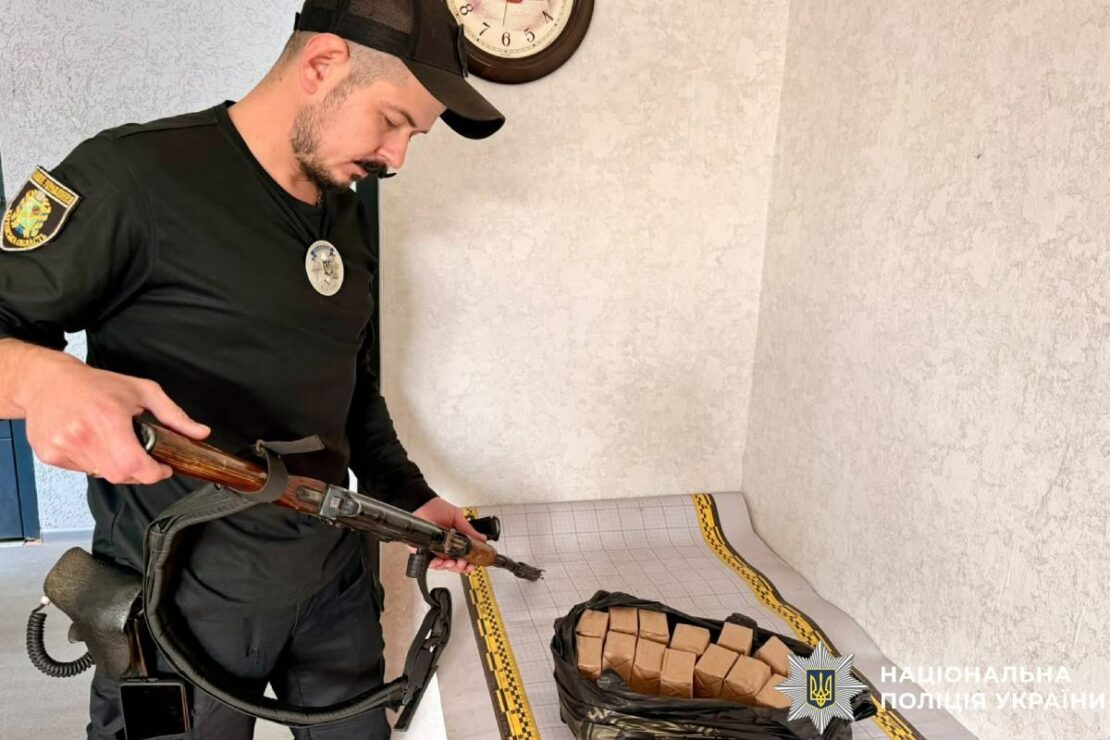 Житель Харківщини задекларував автомат АК-74 та набої (фото)