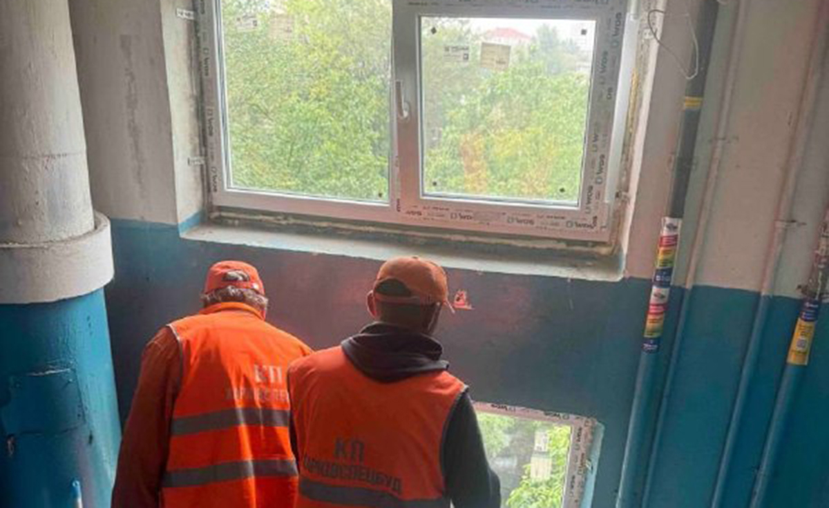 Харківські комунальники закривають контури в будинках