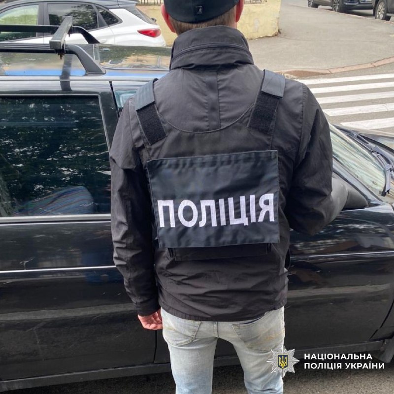 Харків’янин за гроші допомагав оформити посвідку на тимчасове проживання
