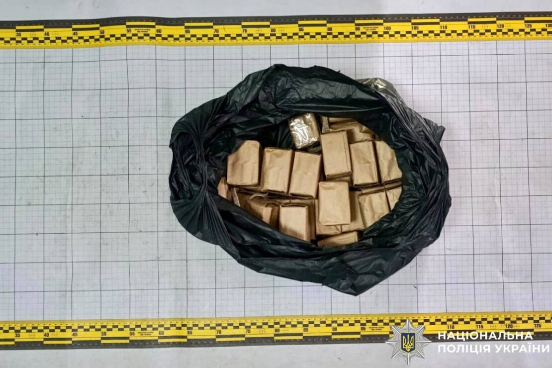 Житель Харківщини задекларував автомат АК-74 та набої (фото)