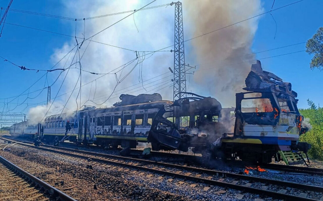Удар по поїзду на Харківщині: зросла кількість постраждалих
