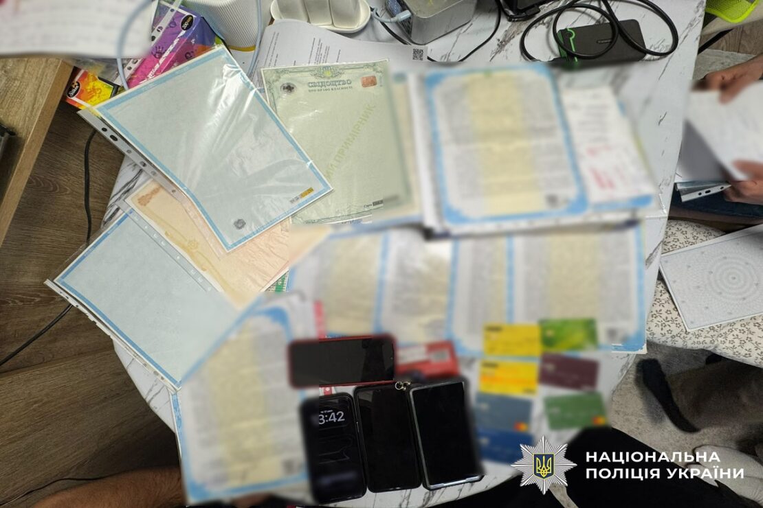 На Харківщині поліцейські викрили шахрайську схему