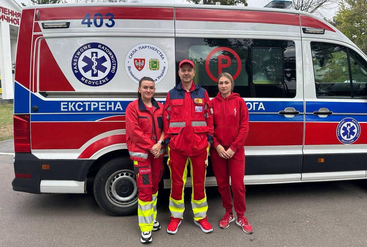 На Харківщині медики “швидкої” врятували життя двох людей