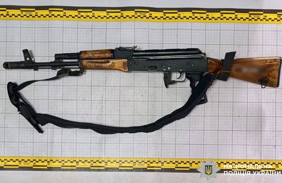 Житель Харківщини задекларував автомат АК-74 та набої (фото)