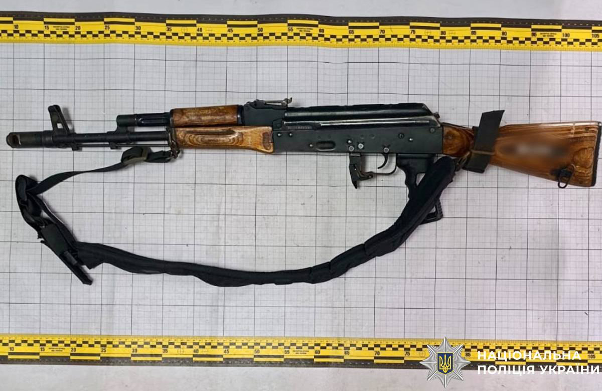 Житель Харківщини задекларував автомат АК-74 та набої