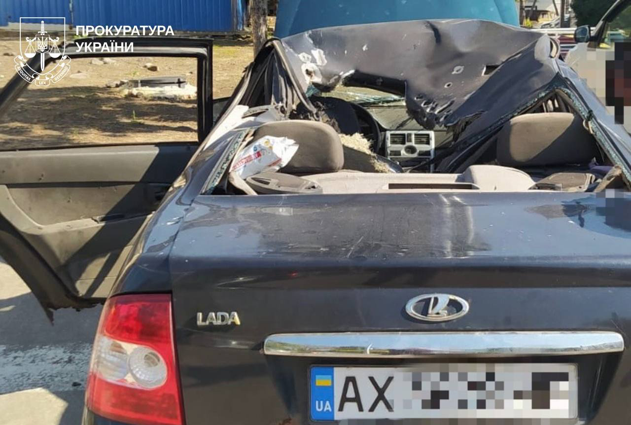 Ворожий дрон атакував авто на Харківщині: є постраждалий
