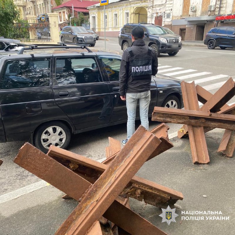 Харків’янин за гроші допомагав оформити посвідку на тимчасове проживання