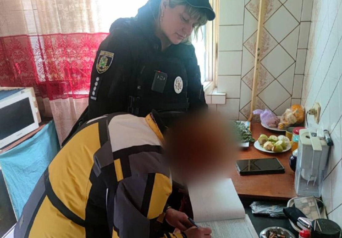 У Харкові чоловік вчиняв домашнє насильство щодо своєї співмешканки