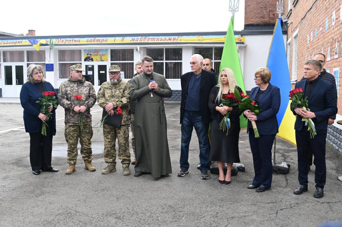 У Немишлянському районі відкрили меморіальну дошку на честь героя Ярослава Доброноса (фото)