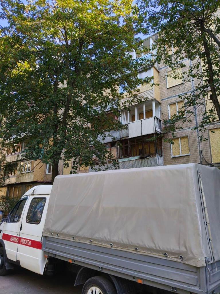 У Салтівському районі продовжують усувати наслідки ворожої атаки (фото)
