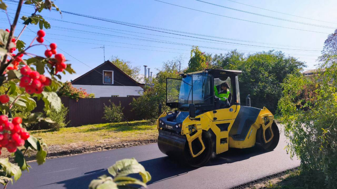 Комунальники ремонтують дороги у Харкові (фото)