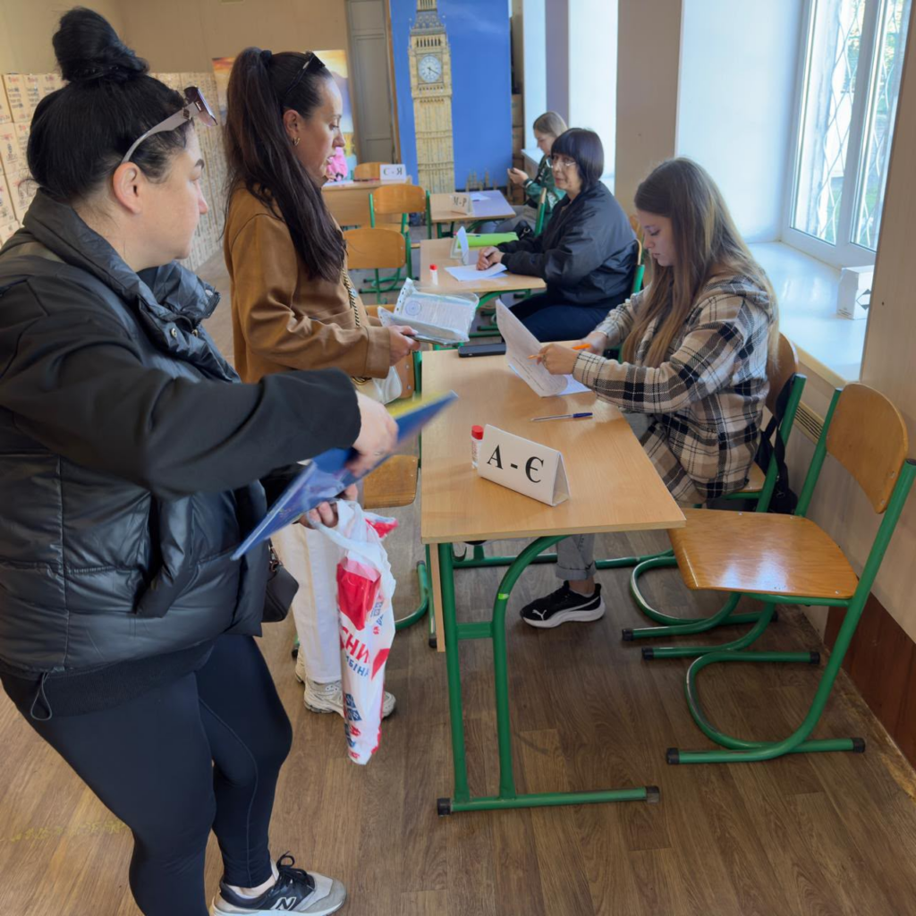 У Новобаварському районі понад 450 родин ВПО отримали гуманітарну допомогу (фото)