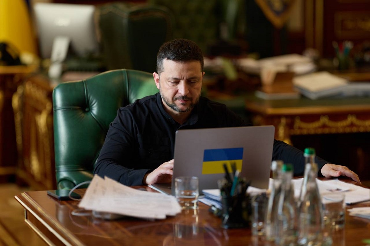 Зеленській вніс до Ради законопроєкти щодо протидії «дропам» та шахрайським кол-центрам