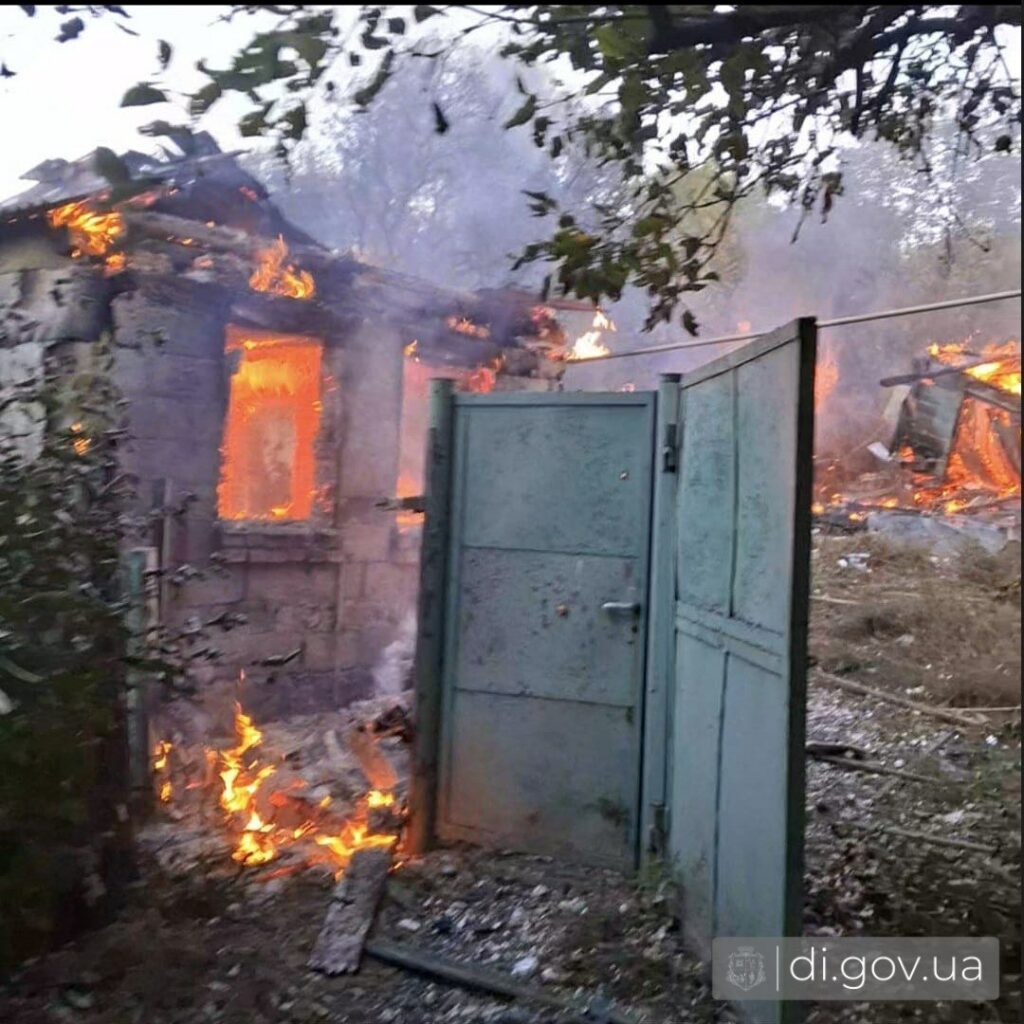 Слатине під ударами БпЛА: рф зранку атакує будинки та цивільні авто