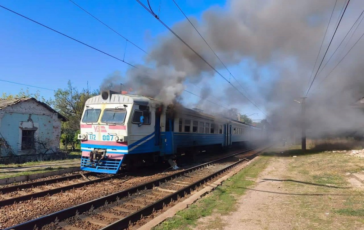 Ворог завдав удару по приміському поїзду на Харківщині