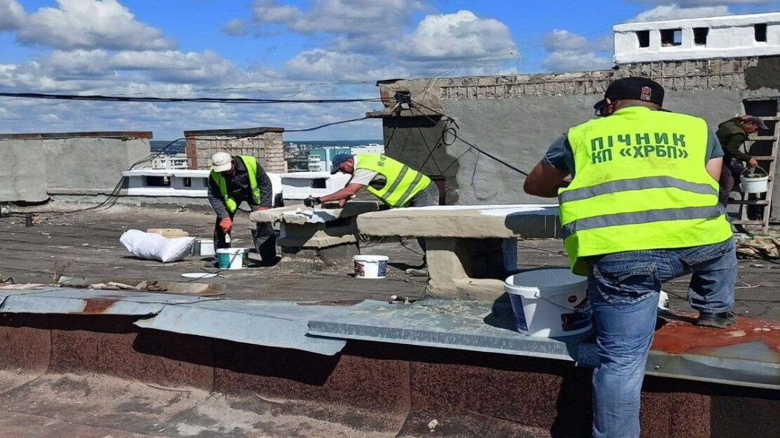 У житлових будинках Харкова проводять техобслуговування димових і вентиляційних каналів (фото)