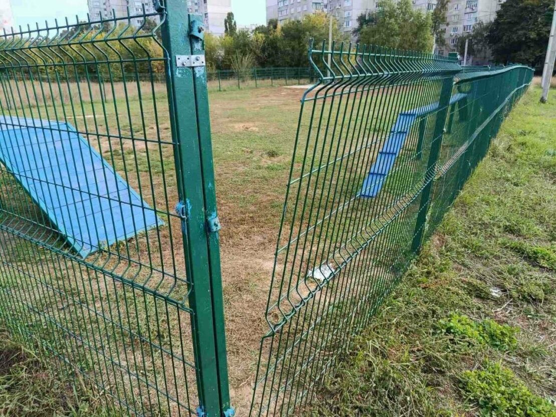 У Харкові відремонтували майданчики для вигулу собак (фото)