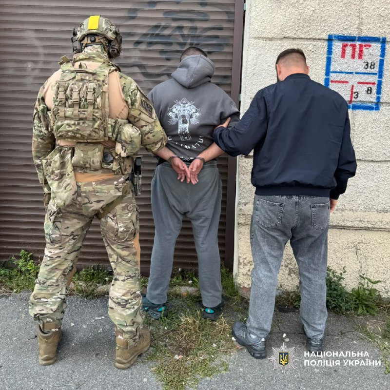 У Харкові двоє військових за гроші обіцяли зняти чоловіка з обліку (фото)