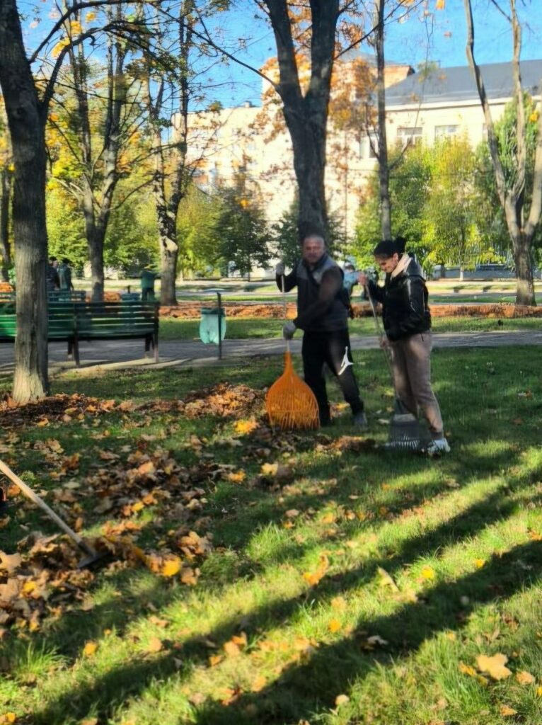 Харківські комунальники долучилися до осінньої толоки (фото)