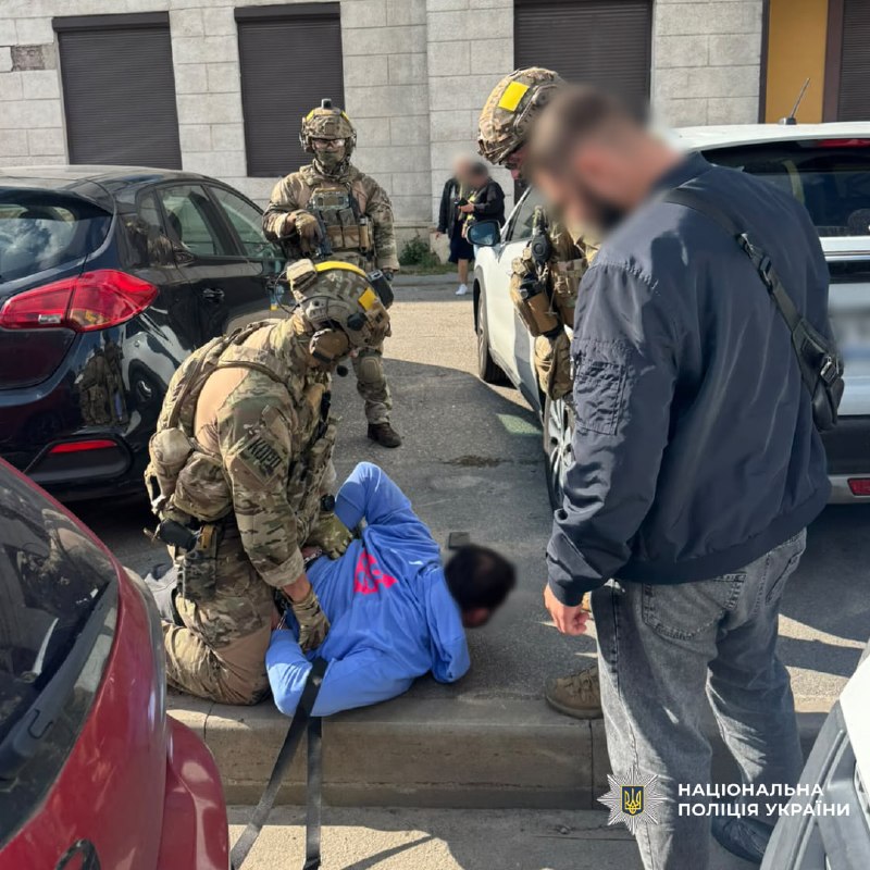 У Харкові двоє військових за гроші обіцяли зняти чоловіка з обліку (фото)