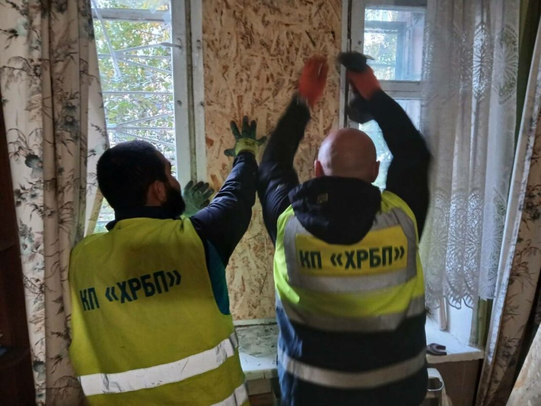 Харківські комунальники закрили контури у понад 100 будинках (фото)