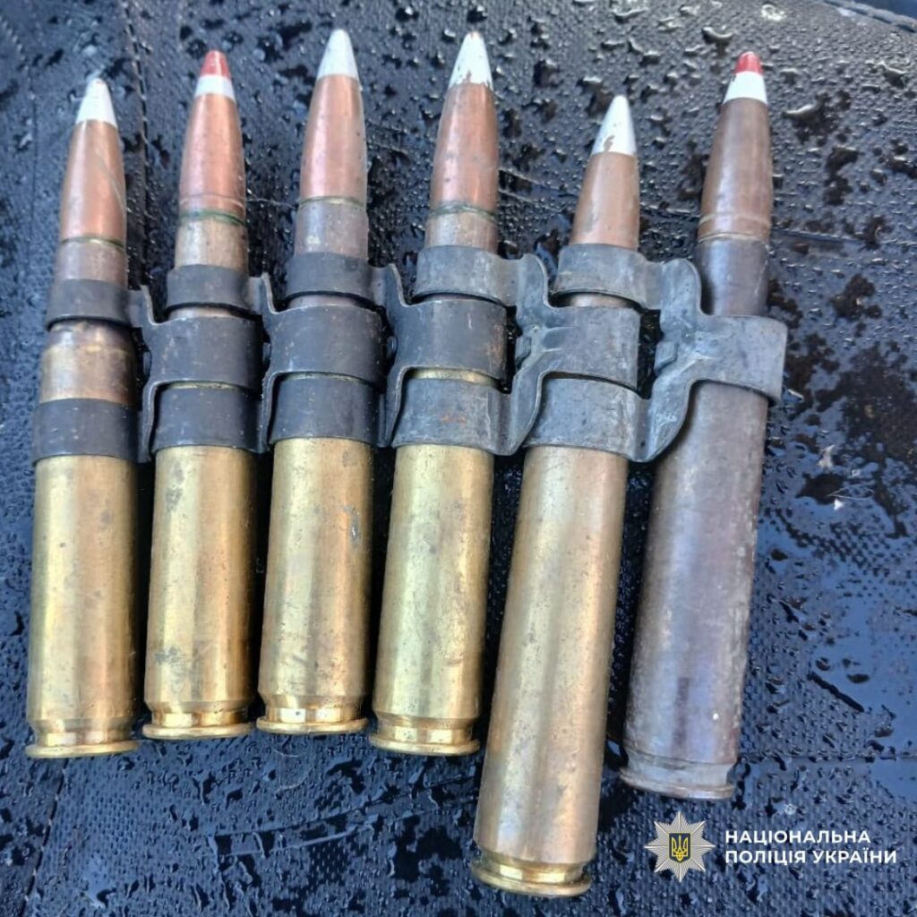 Житель Харківщини незаконно зберігав вдома арсенал боєприпасів (фото)