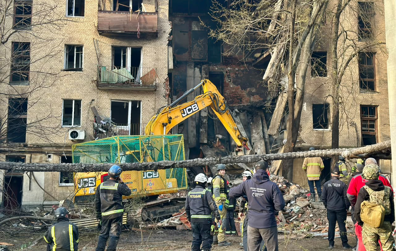 У Холодногірському районі Харкова ліквідують наслідки обстрілу