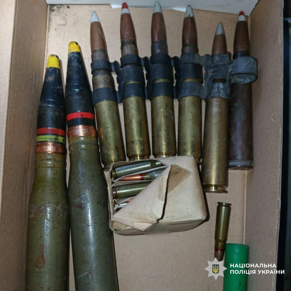 Житель Харківщини незаконно зберігав вдома арсенал боєприпасів (фото)