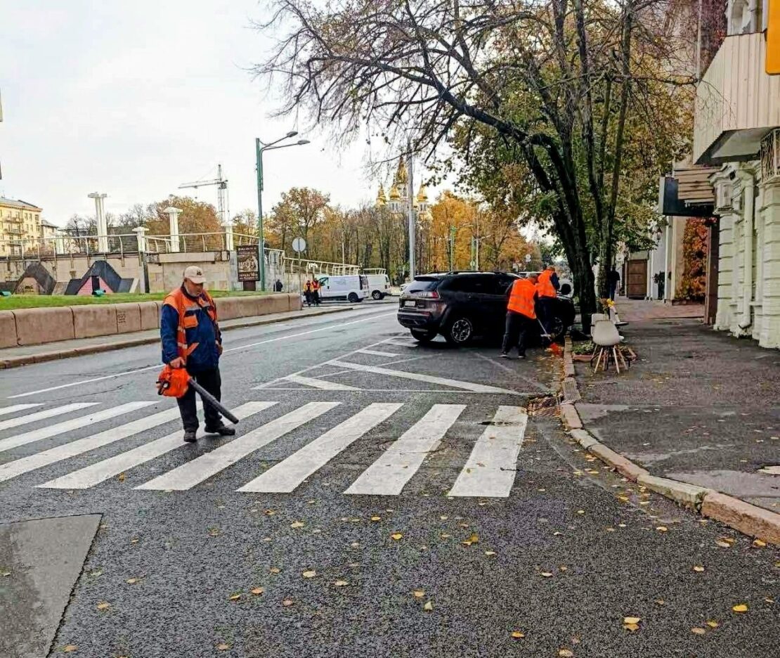 На дорогах Харкова працюють понад 200 робітників КП “Шляхрембуд” (фото)